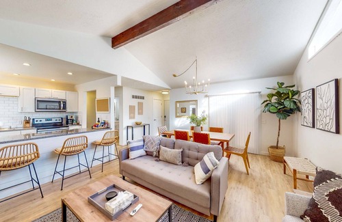 Simonton Lake Haus | Updated charmer with a well-equipped kitchen