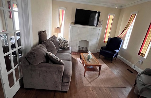 Anniston Haus | Updated ComfyBungalow centrally located