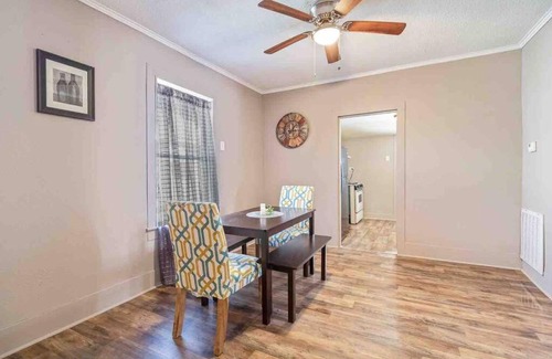 New Iberia Villa | Updated Cottage, pet friendly, full equipped home.