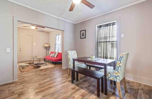 New Iberia Villa | Updated Cottage, pet friendly, full equipped home.