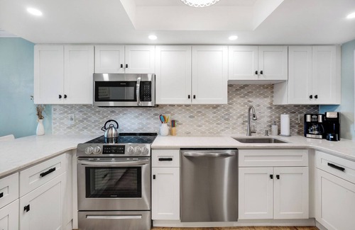 New Smyrna Beach Eigentumswohnung | Updated direct oceanfront condo with a private balcony, heated pool, and beach access