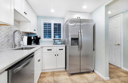 New Smyrna Beach Eigentumswohnung | Updated direct oceanfront condo with a private balcony, heated pool, and beach access