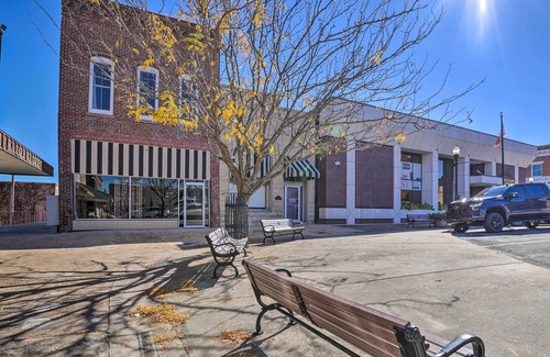 West Plains Haus | Updated Dtwn West Plains Home: Walk to MSU!