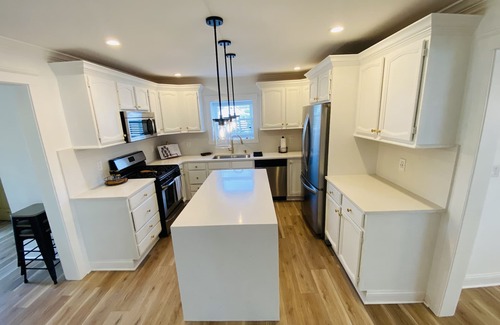 Lake Geneva Haus | Updated Home- Only a few minutes walk to Downtown Lake Geneva!!