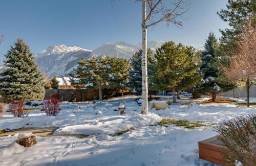 Sandy Wohnung | Updated Home with Mtn Views 8 Mi to Snowbird Resort