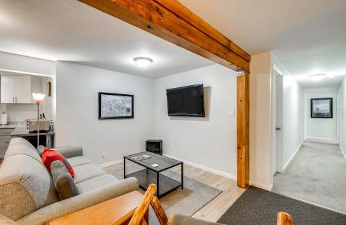 Sandy Wohnung | Updated Home with Mtn Views 8 Mi to Snowbird Resort