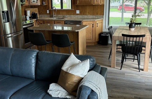 Gladwin Haus | Updated lakefront house - Gladwin