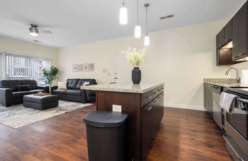 Grandview Heights Wohnung | Updated luxury 1 Bedroom unit with a pool and hot