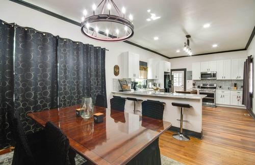 Greenwood Wohnung | Updated Greenwood Cottage Apt < 1 Mi to Dtwn!