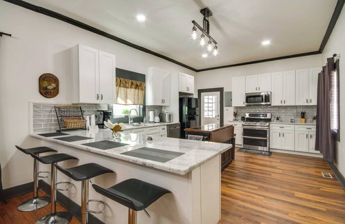 Greenwood Wohnung | Updated Greenwood Cottage Apt < 1 Mi to Dtwn!