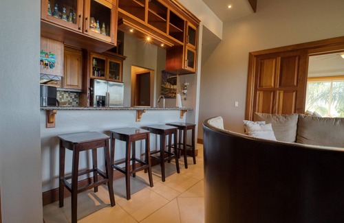 Cocoplum Eigentumswohnung | Uplifting 'Hummingbird' Penthouse Condo
