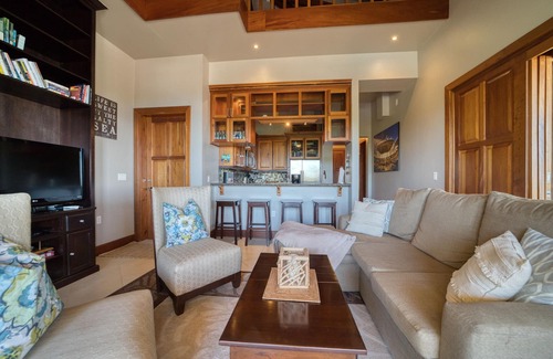 Cocoplum Eigentumswohnung | Uplifting 'Hummingbird' Penthouse Condo