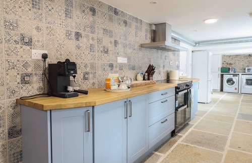 Welshpool Hütte | UPPER DOLARDDYN, pet friendly, with open fire in Castle Caereinion