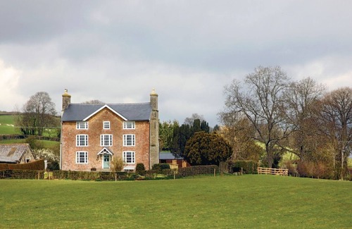 Titley Hütte | Upper Mowley ist ein helles und geräumiges Bauernhaus in einer wunderschönen (und völlig privaten) Position.