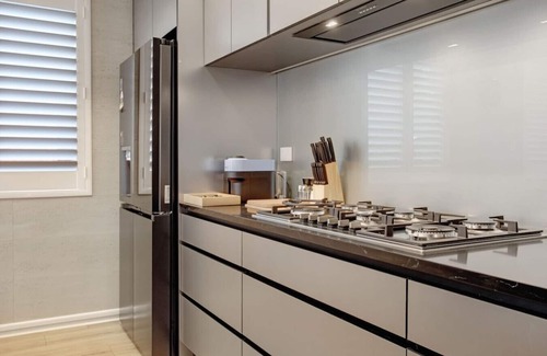 Orakei Haus | Upscale Abode with Lift, Sea and Skyline Views