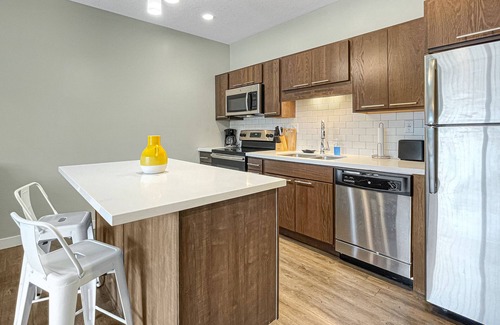 Downtown Des Moines Wohnung | Upscale 1 BR Apt Dwntn & Hot Tub!