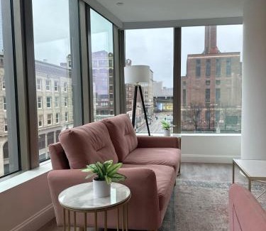 Theatre District Wohnung | Upscale 2BR Condo with Gym & Parking near MGH & TUFTS