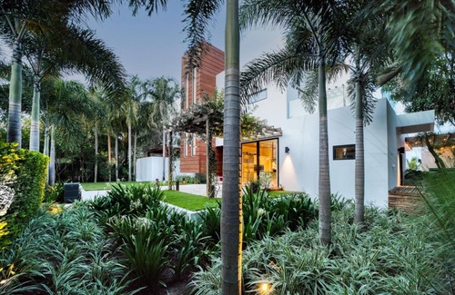 Placencia Villa | Upscale 5-bed Beachfront Villa w/ pool , pier & ocean front