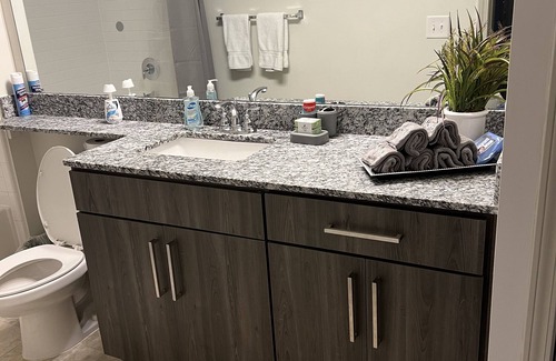 Duluth Wohnung | Upscale Apartment w/ Pool, Near Restaurants, Hospital, Malls, Interstate & Arena