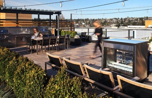 West Woodland Wohnung | Upscale Ballard 1BR w/ BBQ, Lounge & W/D, onsite retail, by Blueground