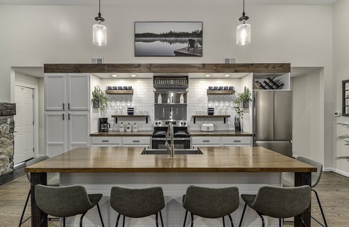 Interlochen Kabine | Upscale boutique lodge suite in the of heart of beautiful Grand Traverse County!