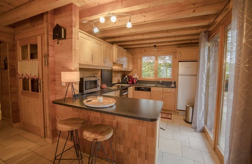 Foncine-le-Haut Skihütte | Gehobenes CHALET im Herzen des Naturparks Haut Jura: Entspannung garantiert