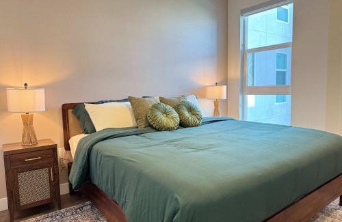 Lyon Street Wohnung | Upscale Escape 10 Min from Disneyland With Pool & Gym