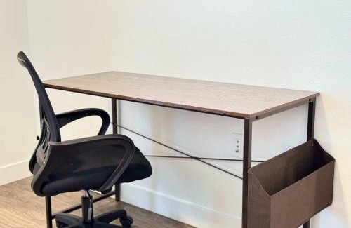 Lyon Street Wohnung | Upscale Escape 10 Min from Disneyland With Pool & Gym