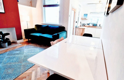 Liverpool Wohnung | Upscale Family Home, Beautiful Setting