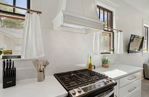 Roseland Terrace Historic District Haus | Upscale Garden District Stunner Near LSU/Downtown - Sleeps 8