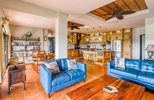 Playa Flamingo Eigentumswohnung | Upscale getaway on ocean-view property - pool, outdoor kitchen, and fast Wifi