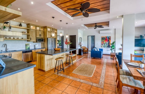 Playa Flamingo Eigentumswohnung | Upscale getaway on ocean-view property - pool, outdoor kitchen, and fast Wifi