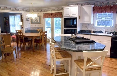 Eastport Haus | Haus der gehobenen Klasse mit Parkplatz für 4 Autos in der Einfahrt. Gehen Sie in die Innenstadt.