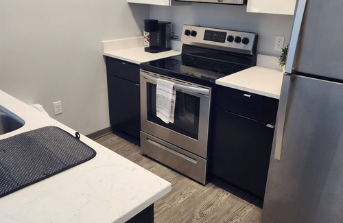 Madison Wohnung | Upscale Modern appt near the Airport and Warner Park!