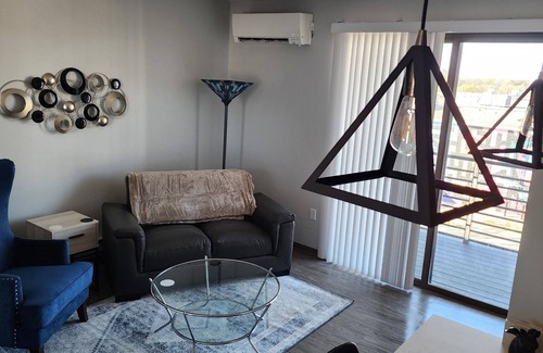 Madison Wohnung | Upscale Modern appt near the Airport and Warner Park!