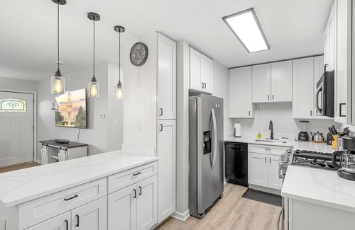 Jefferson Manor Wohnung | Upscale Old Town Views 3BD Lux
