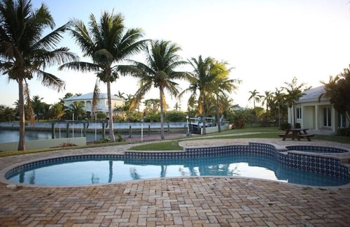 Williams Town Villa | Upscale private house.