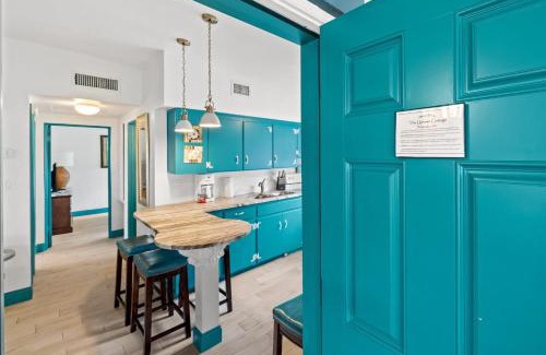 Cocoa Beach Wohnung | Uptown Cottage - Walk to the Beach and Restaurants