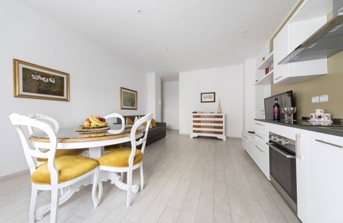 Historic Center Wohnung | UR-NEST Cairoli, Spacious and modern one bedroom apartment