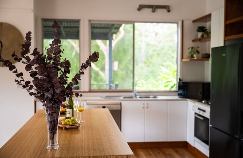 Bomaderry Haus | Uralla House - Urban Bush Retreat, centrally located with 2 Master Bedrooms