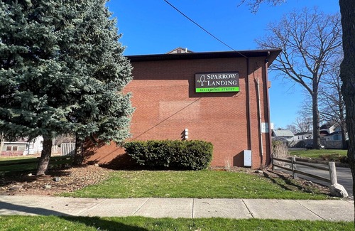 Lansing Wohnung | Urban Comfort for Medical Travelers – Laundry in Unit + Full Kitchen - #3