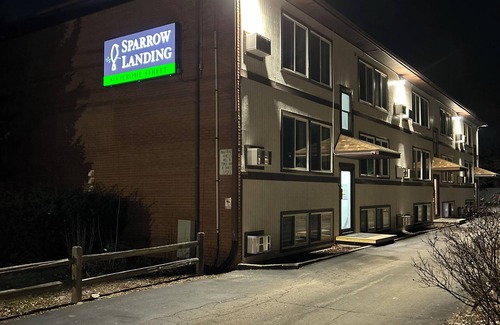 Lansing Wohnung | Urban Comfort for Medical Travelers – Laundry in Unit + Full Kitchen - #3