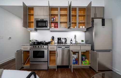 Avondale Wohnung | Urban Comfort: Studio Getaway w/ Private Balcony