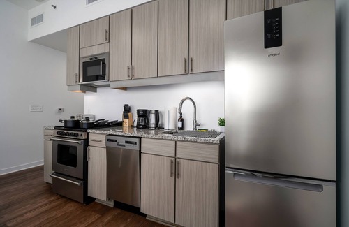 Avondale Wohnung | Urban Comfort: Studio Getaway w/ Private Balcony