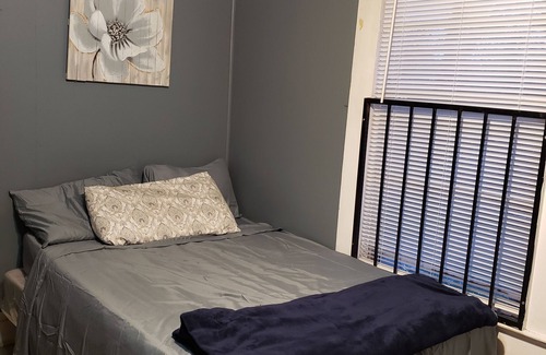 Acipco-Finley Haus | Urban Cul De Sac 1 Private Double Bed /1 shared bath