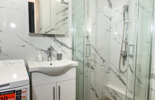 Neapoli-Sykies Wohnung | Urban Luxury Side 2