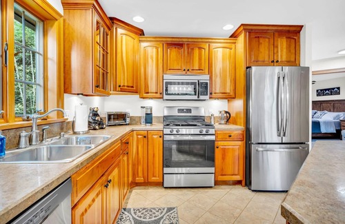 Bethel Haus | Ursa Major House - Quiet family getaway, minutes from skiing, hiking, biking.