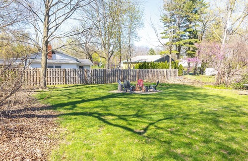 Harbert Haus | Charming 2-bdrm house with WiFi, outdoor living space , stunning nearby beaches