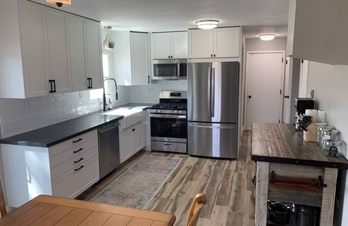 Circleville Haus | Utah Getaway mit Bar im Erdgeschoss, DirecTV, Netflix, High-Speed-Internet und BBQ!