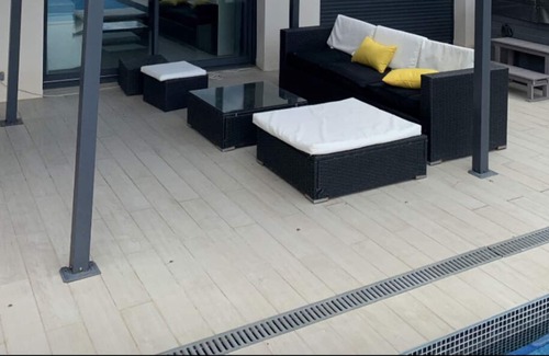 Blauzac Villa | UZES and its surroundings VILLA 5 Stars for 8 people